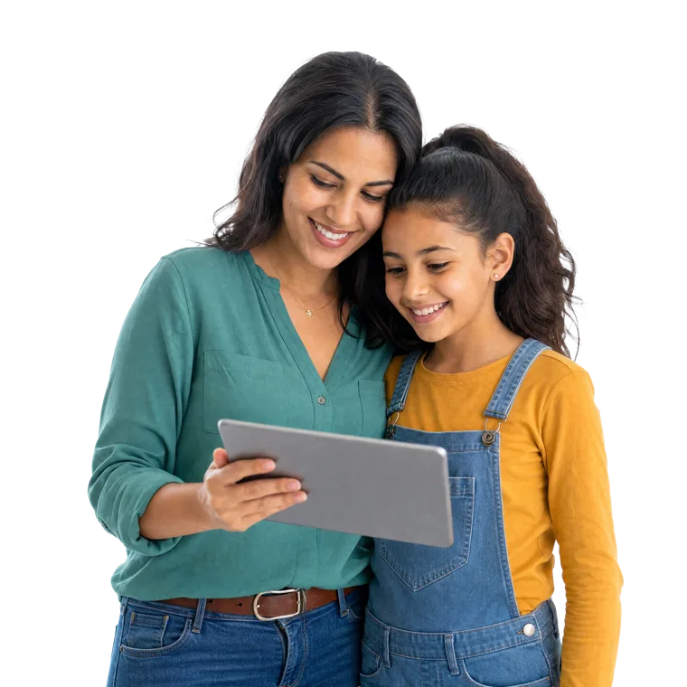 Une maman et sa fille souriantes consultent ensemble la vie scolaire sur une tablette